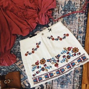 Embroidered white denim Skirt ✨BOHO✨